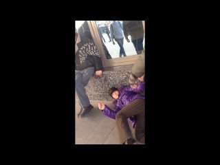 video околофутбольщики трахнули даму в возрасте отбив её у пьяного бомжа sex