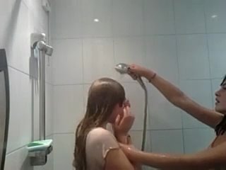 video две молодые девочки клава и фрося изврашались в ваннойвсем смотреть sex