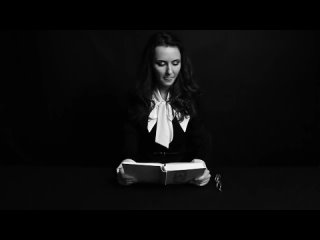video девушки читают вслух книгу пока вибратор на котором они сидят доводит их до оргазма sex