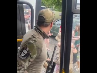 video украина обратите внимание никто не прячет лицо а рашисты все как один возвращаются в балаклавах sex