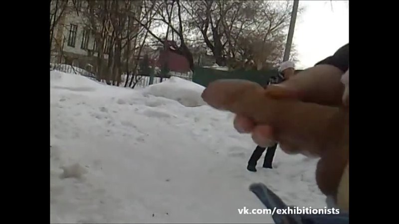 video эксгибиционист на улице дрочит при женщине разговор sex