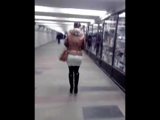 video красивая попка в переходе метро китай город sex