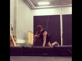 video шведский каскадер на тренирое в жилете tracers sex