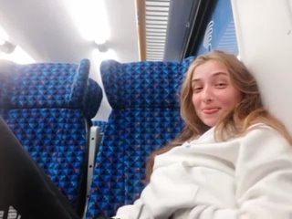 video школьница начала мастурбировать в поезде фулл в комментах sex