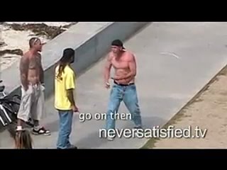 video лысый задира докопался до тощего негра sex