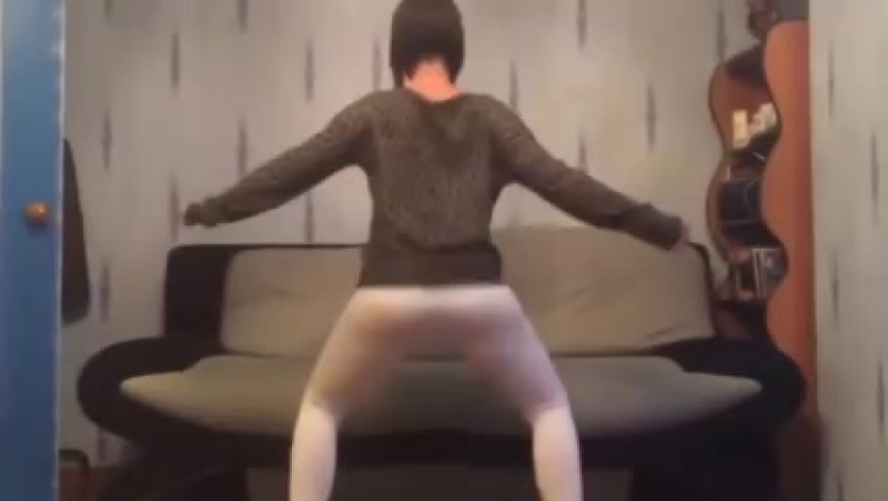 video просто секс деа хотела станцевать эротический танец но так трясла жопой что sex