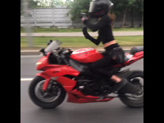 video опять танцует за рулём мототаня девушка на мотоцикле sex