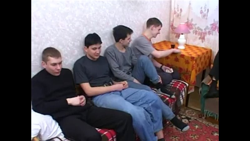 video толпа молодых парней пустили по кругу маму своего друга sex