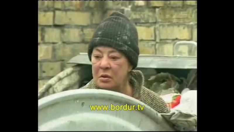 video скрытая камера бомж в мусорном баке поспать не дают sex