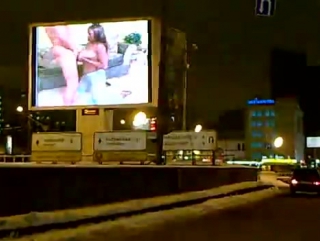 video садовое кольцо в центре москвы рекламный экран ночью показывал порнографию каждое наше окно произведение искусства sex