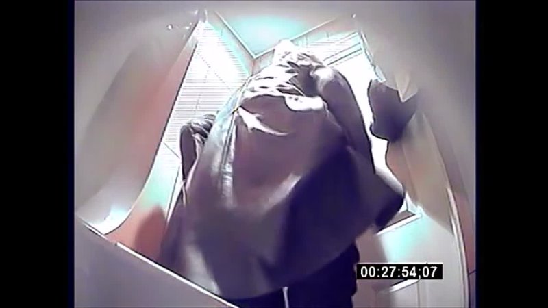 video в городском общественном туалете установлена скрытая камера писающие и срущие женщины здесь всегда sex