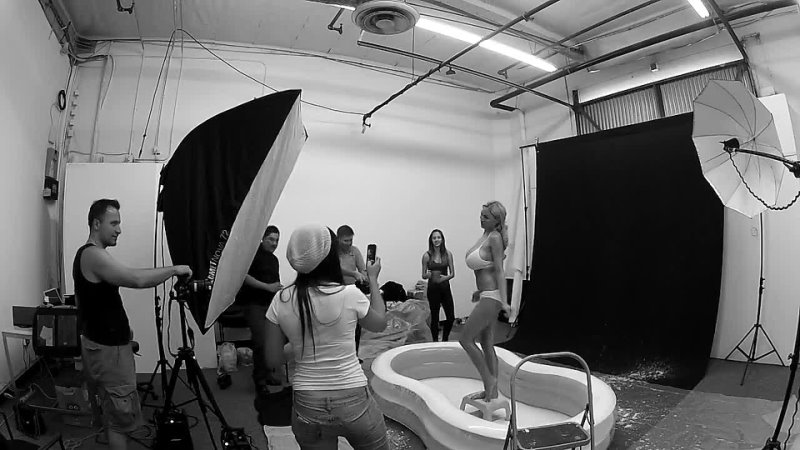 video jordan carver making of photoshoot фотосессия фотомодель секс жара лижет milk сосет белое молоко white rap грудь sex