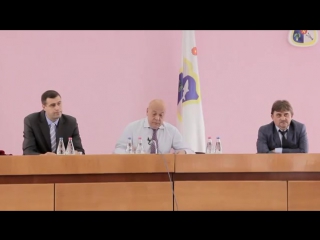 video мразь и фашист москаль унижает своих подопечных в зале заседания sex