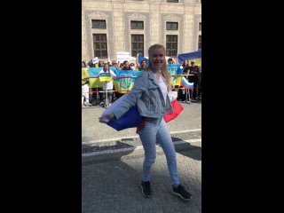 video русская девушка станцевала калинку перед укропами sex