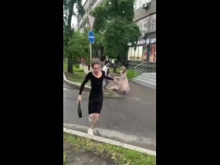 video в алматы мужик избил двух целующихся трансгендеров местному жителю не понравились нравы пришедшие с запада и он не sex
