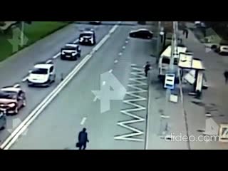 video камера сняла как автобус протаранил останоу в москвы прокомментировали наезд автобуса на останоу sex