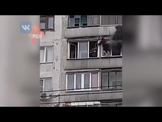 video соседи через балкон спасли молодые с дымящейся спиной из пожара sex