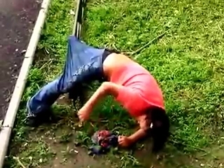 video алкашка напоролась застряла раком на заборе пьяная наркоманка в шоке sex