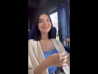 video девушка показала грудь в общественном транспорте эротика sex