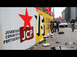 video в солнечном лиссабоне активисты португальской коммунистической молодёжи отметили 75 летие великой победы ярким sex