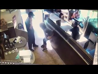 video дама и говно girl and shit девушка срет в кафе и кидается говном жесть прият sex