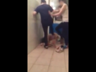 video школьницы из ульяновска жестоко избили одноклассницу из за педикулёза 18присутствует молодые sex