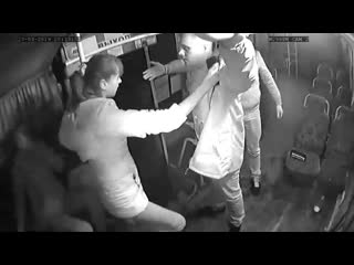video в бийске две девушки попытались дать отпор пьяным дебоширам в автобусе 36 инци sex