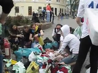 video обычные украинские школьницы делают обычные коктейли молотова sex