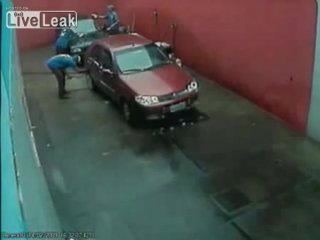 video сцена группового молодые водительницы предположительно блондинки вырезана по этическим соображениям sex