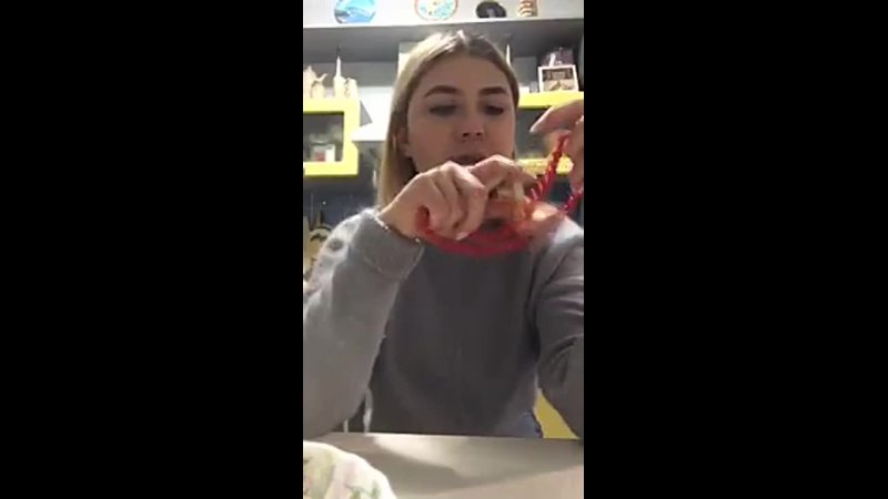 video симпотная брюнетка показывает грудь в лифчике знакомства девушка интим секс эротика голая girl teen вписка красивая sex