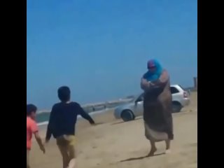video обычная дагестанская бабуля показывает внучкам пару приёмчиков на берегах каспия sex