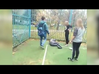 video девочки избили мальчика за то что он назвал шлюхой маму одной из девочек sex