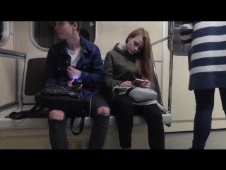 video kissing prank пикап хочу поцеловать девушку в метро пранк реакция на sex