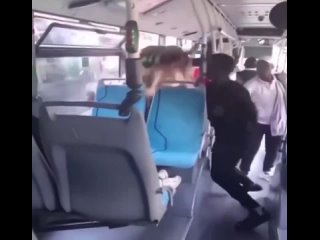 video франция париж 4 е июня 2024 го года очередной проситель убежища напал на беззащитную женщину в общественном sex