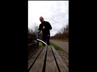 video я немного порезалсяно бутылку разбил голой рукой в конце концовкровообращение хорошеепотому что я не курю и sex