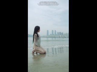 video 4k세로 신비 그자체 실버 홀로그램 모노키니 비키니 룩북 silver hologram monokini suit try on lookbook on the beach sex