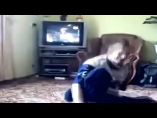 video неудачный брейкданс от мужика ударился ногой и начал материться2 mp4 sex