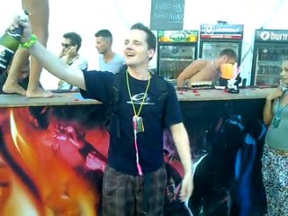 video танцующая обнаженная девушка на барной стойке kazantip 2010 sex