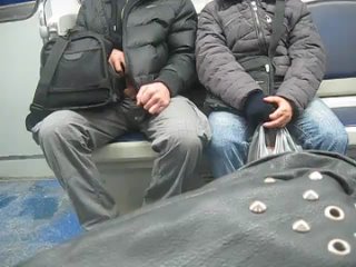 video мужик дрочит на тёлок в питерском метро sex